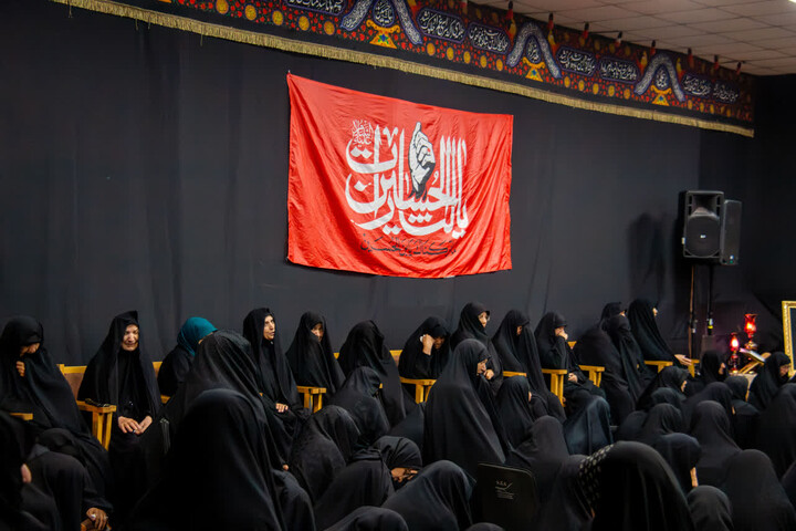 تصاویر | سومین روز از مراسم عزاداری آقای شهیدایران در بیت امام جمعه زنجان