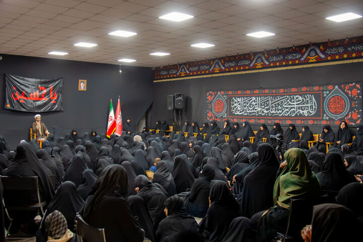 تصاویر | سومین روز از مراسم عزاداری آقای شهیدایران در بیت امام جمعه زنجان