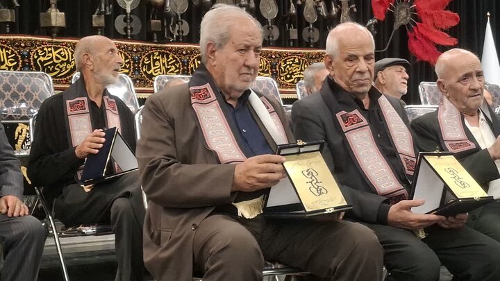 تصاویر/ چهارمین همایش تکریم پیرغلامان حسینی کاشان و مجلس بزرگداشت قائد شهید امت