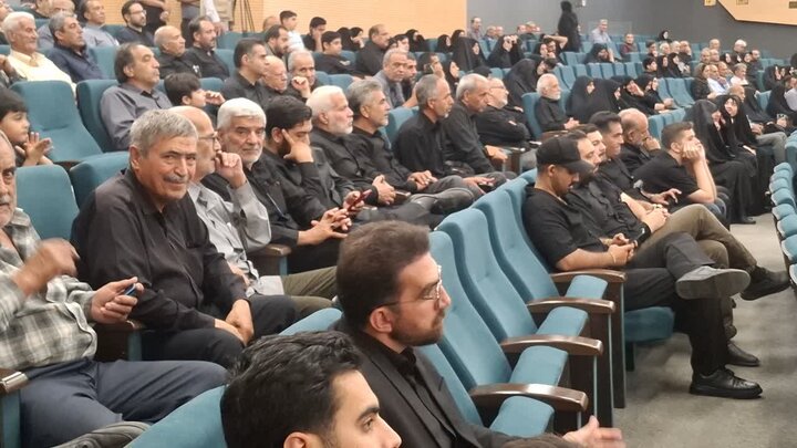 تصاویر/ چهارمین همایش تکریم پیرغلامان حسینی کاشان و مجلس بزرگداشت قائد شهید امت