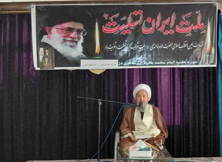 تصاویر/  آیین بزرگداشت شهید امت، حضرت آیت‌الله العظمی امام سیّد علی خامنه‌ای در اداره تبلیغات اسلامی شاهین‌دژ