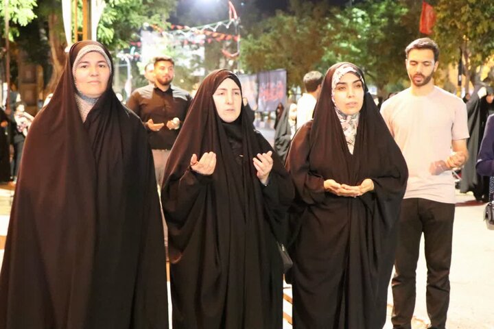 تصاویر / حضور مردم شهرستان بویین زهرا در بیعت با رهبر شهید انقلاب اسلامی ایران -عکاس -خانم جوشقانی