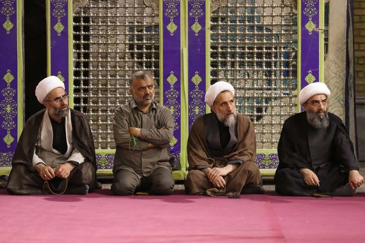 تصاویر / تداوم حضور مردم استان قزوین در ایستگاه صد وسی هفتم وبرگزاری مراسم گرامیداشت قائد شهید امت
