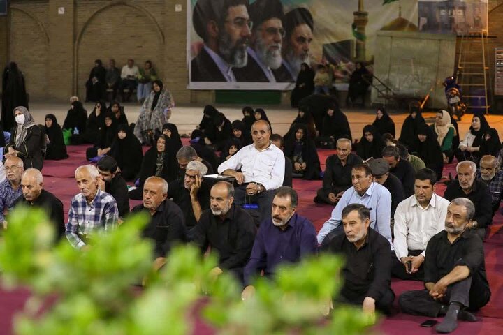 تصاویر / تداوم حضور مردم استان قزوین در ایستگاه صد وسی هفتم وبرگزاری مراسم گرامیداشت قائد شهید امت