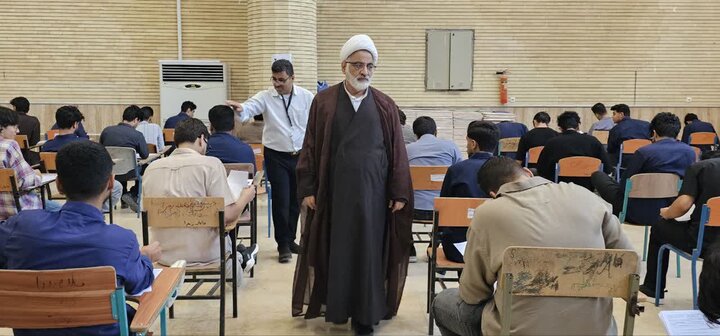تصاویر/ بازدید امام جمعه کنگان از برگزاری امتحانات نهایی