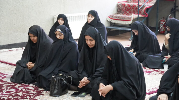 تصاویر/ دیدار مدیر سازمان تبلیغات اسلامی همدان با خانواده شهید سردار مرادی و جمعی از مسئولین هیئات، تشکل های قرآنی و فعالین فرهنگی بانوان