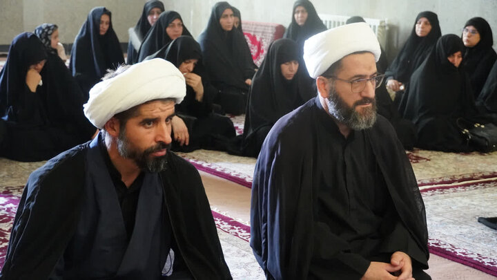 تصاویر/ دیدار مدیر سازمان تبلیغات اسلامی همدان با خانواده شهید سردار مرادی و جمعی از مسئولین هیئات، تشکل های قرآنی و فعالین فرهنگی بانوان