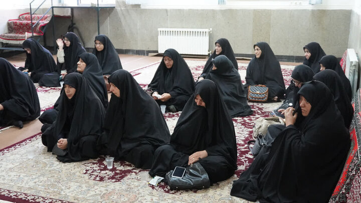 تصاویر/ دیدار مدیر سازمان تبلیغات اسلامی همدان با خانواده شهید سردار مرادی و جمعی از مسئولین هیئات، تشکل های قرآنی و فعالین فرهنگی بانوان