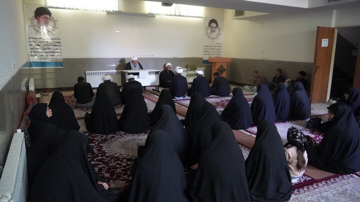 تصاویر/ دیدار مدیر سازمان تبلیغات اسلامی همدان با خانواده شهید سردار مرادی و جمعی از مسئولین هیئات، تشکل های قرآنی و فعالین فرهنگی بانوان