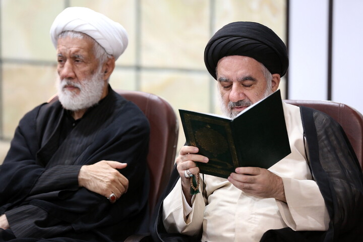 تصاویر/ مراسم بزرگداشت شهادت مظلومانه حضرت آیت‌الله العظمی امام سید علی خامنه‌ای در مرکز فقهی ائمه اطهار(ع)