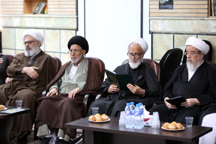 تصاویر/ مراسم بزرگداشت شهادت مظلومانه حضرت آیت‌الله العظمی امام سید علی خامنه‌ای در مرکز فقهی ائمه اطهار(ع)