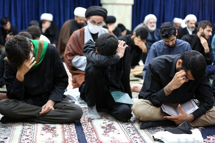 تصاویر/ مراسم بزرگداشت شهادت مظلومانه حضرت آیت‌الله العظمی امام سید علی خامنه‌ای در مرکز فقهی ائمه اطهار(ع)