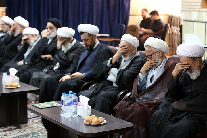 تصاویر/ مراسم بزرگداشت شهادت مظلومانه حضرت آیت‌الله العظمی امام سید علی خامنه‌ای در مرکز فقهی ائمه اطهار(ع)