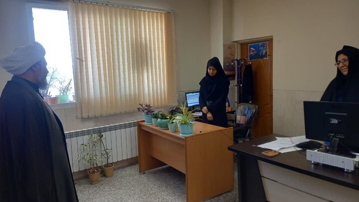 تصاویر/ حضورامام جمعه آران وبیدگل درجمع جوانان وکارکنان ادارات