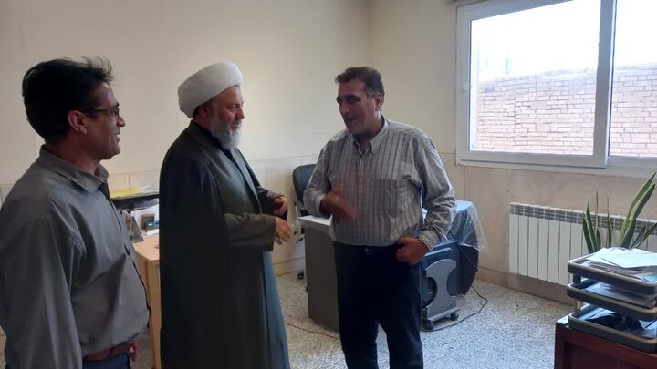 تصاویر/ حضورامام جمعه آران وبیدگل درجمع جوانان وکارکنان ادارات