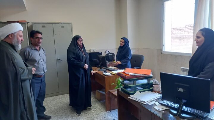 تصاویر/ حضورامام جمعه آران وبیدگل درجمع جوانان وکارکنان ادارات