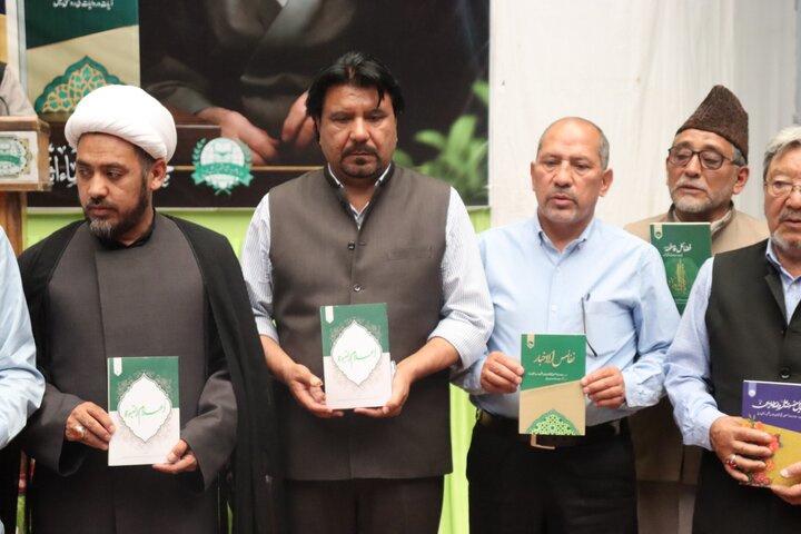 کرگل میں حجۃ الاسلام و المسلمین شیخ محمد حسین مقدس کی چار علمی تصانیف کی رونمائی