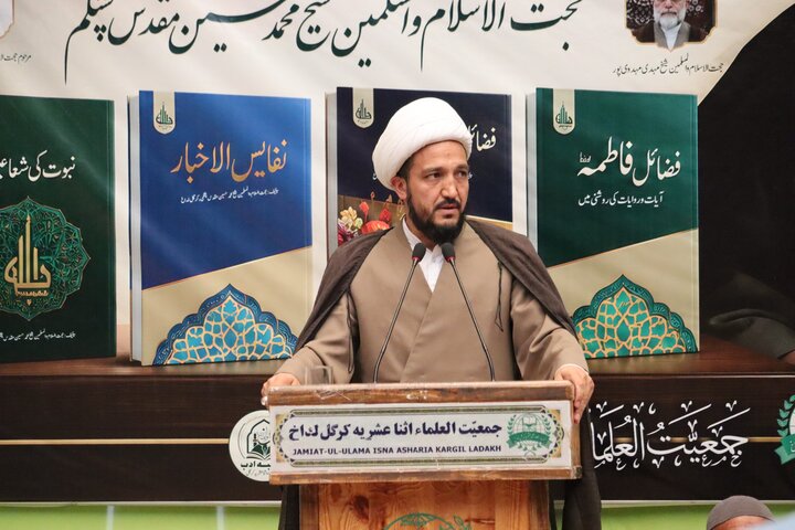 کرگل میں حجۃ الاسلام و المسلمین شیخ محمد حسین مقدس کی چار علمی تصانیف کی رونمائی