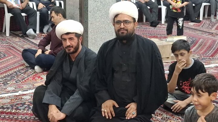 تصاویر/بزرگداشت رهبر شهید از طرف مرکزخدمات حوزه علمیه کاشان