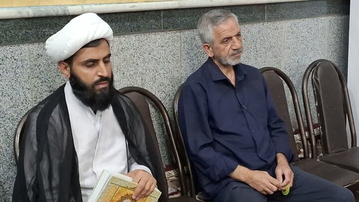 تصاویر/بزرگداشت رهبر شهید از طرف مرکزخدمات حوزه علمیه کاشان