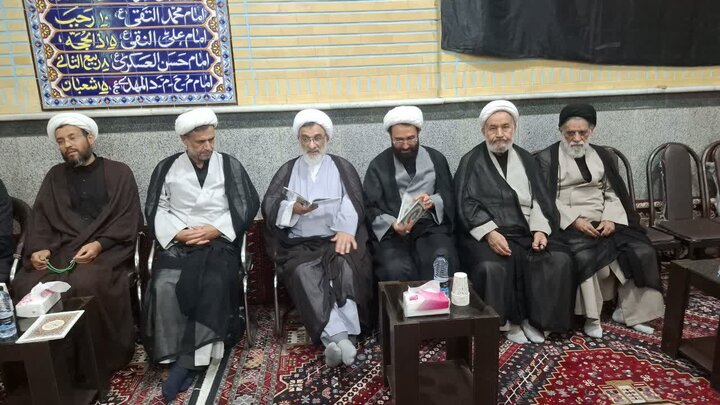 تصاویر/بزرگداشت رهبر شهید از طرف مرکزخدمات حوزه علمیه کاشان