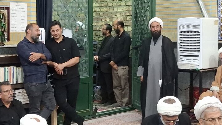 تصاویر/بزرگداشت رهبر شهید از طرف مرکزخدمات حوزه علمیه کاشان