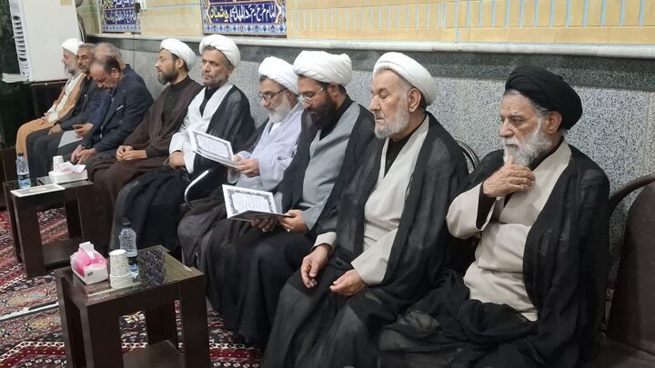 تصاویر/بزرگداشت رهبر شهید از طرف مرکزخدمات حوزه علمیه کاشان