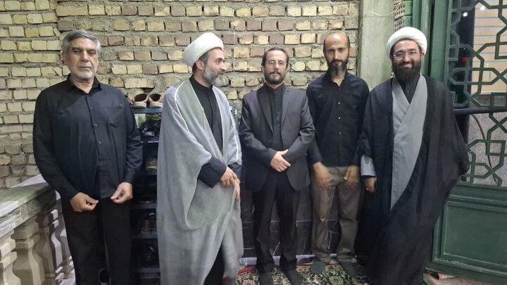 تصاویر/بزرگداشت رهبر شهید از طرف مرکزخدمات حوزه علمیه کاشان
