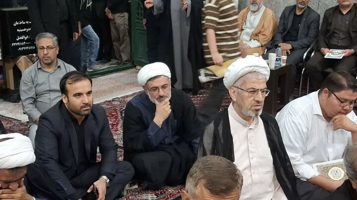 تصاویر/بزرگداشت رهبر شهید از طرف مرکزخدمات حوزه علمیه کاشان