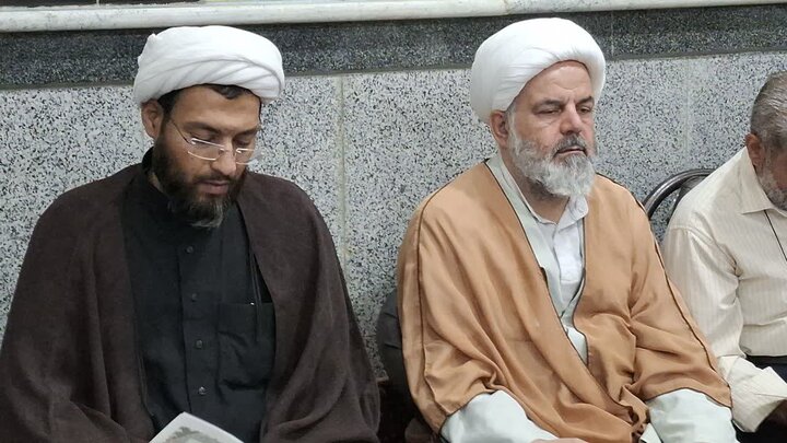 تصاویر/بزرگداشت رهبر شهید از طرف مرکزخدمات حوزه علمیه کاشان