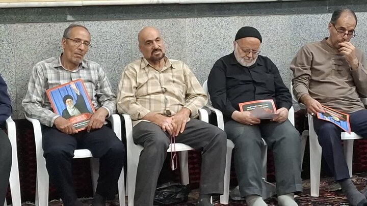 تصاویر/بزرگداشت رهبر شهید از طرف مرکزخدمات حوزه علمیه کاشان