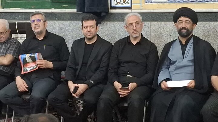 تصاویر/بزرگداشت رهبر شهید از طرف مرکزخدمات حوزه علمیه کاشان