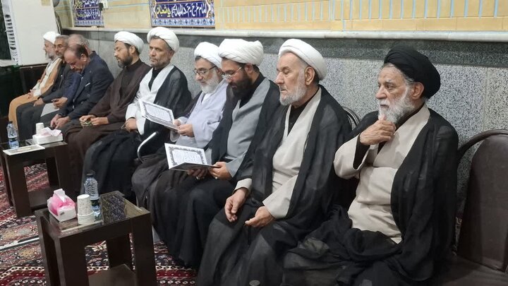 تصاویر/بزرگداشت رهبر شهید از طرف مرکزخدمات حوزه علمیه کاشان