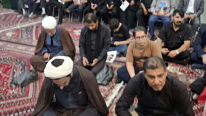 تصاویر/بزرگداشت رهبر شهید از طرف مرکزخدمات حوزه علمیه کاشان