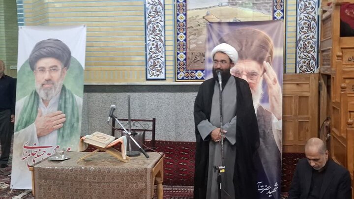 تصاویر/بزرگداشت رهبر شهید از طرف مرکزخدمات حوزه علمیه کاشان