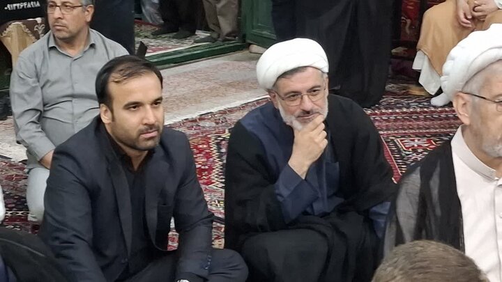 تصاویر/بزرگداشت رهبر شهید از طرف مرکزخدمات حوزه علمیه کاشان