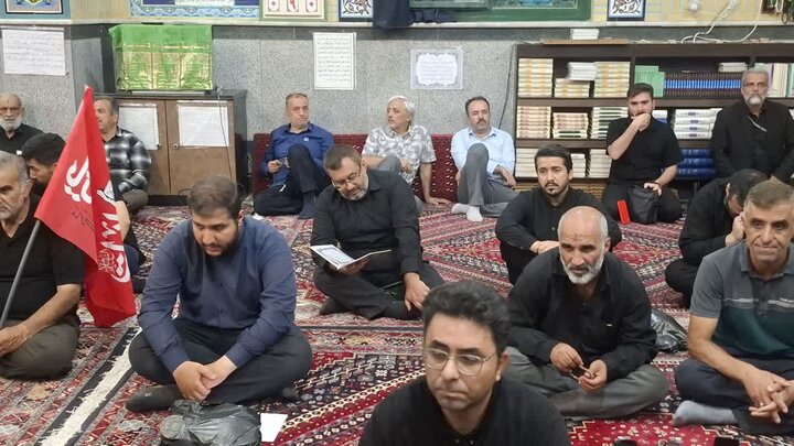 تصاویر/بزرگداشت رهبر شهید از طرف مرکزخدمات حوزه علمیه کاشان