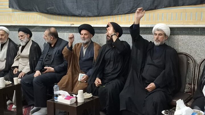 تصاویر/بزرگداشت رهبر شهید از طرف مرکزخدمات حوزه علمیه کاشان