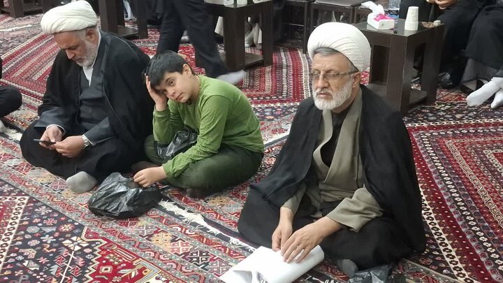تصاویر/بزرگداشت رهبر شهید از طرف مرکزخدمات حوزه علمیه کاشان