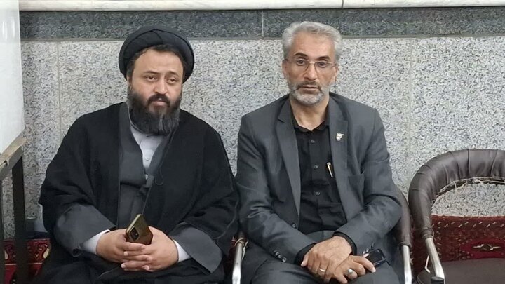 تصاویر/بزرگداشت رهبر شهید از طرف مرکزخدمات حوزه علمیه کاشان