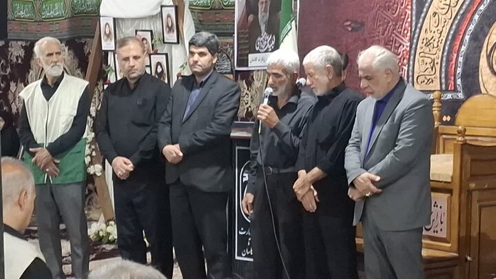 تصاویر/بزرگداشت رهبر شهید از طرف مرکزخدمات حوزه علمیه کاشان