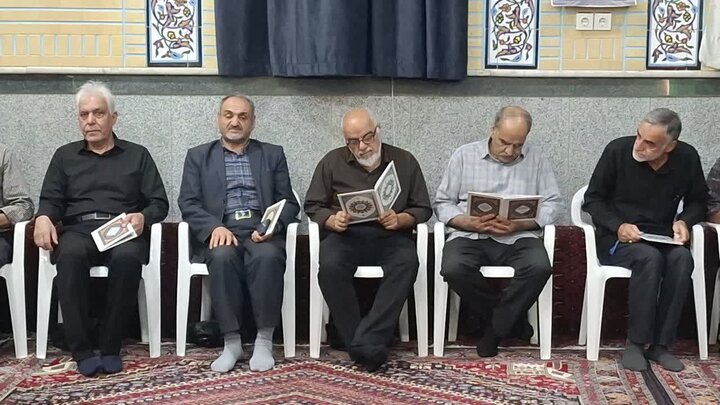 تصاویر/بزرگداشت رهبر شهید از طرف مرکزخدمات حوزه علمیه کاشان