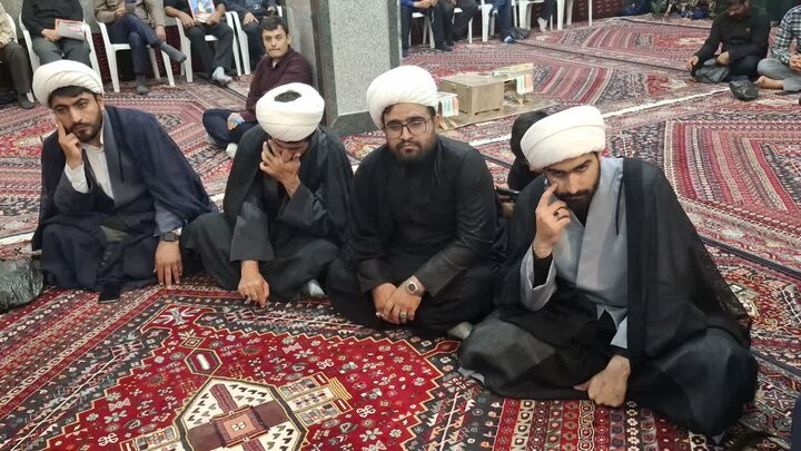 تصاویر/بزرگداشت رهبر شهید از طرف مرکزخدمات حوزه علمیه کاشان