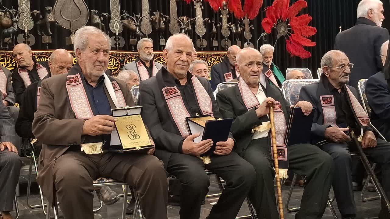 پیرغلامان دستگاه اباعبدالله الحسین(ع) نماد عینی تکریم هستند/ امروز دشمن از شهید خامنهای بیشتر می هراسد+تصاویر وفیلم