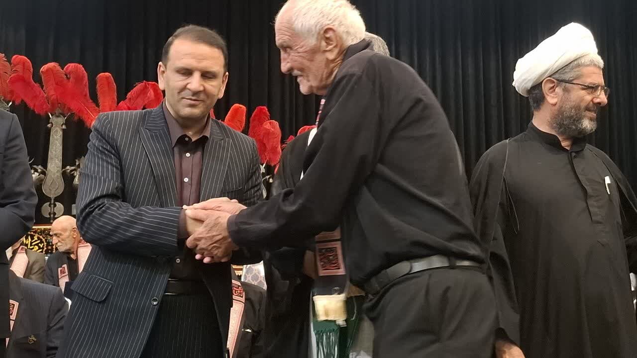پیرغلامان دستگاه اباعبدالله الحسین(ع) نماد عینی تکریم هستند/ امروز دشمن از شهید خامنهای بیشتر می هراسد+تصاویر وفیلم