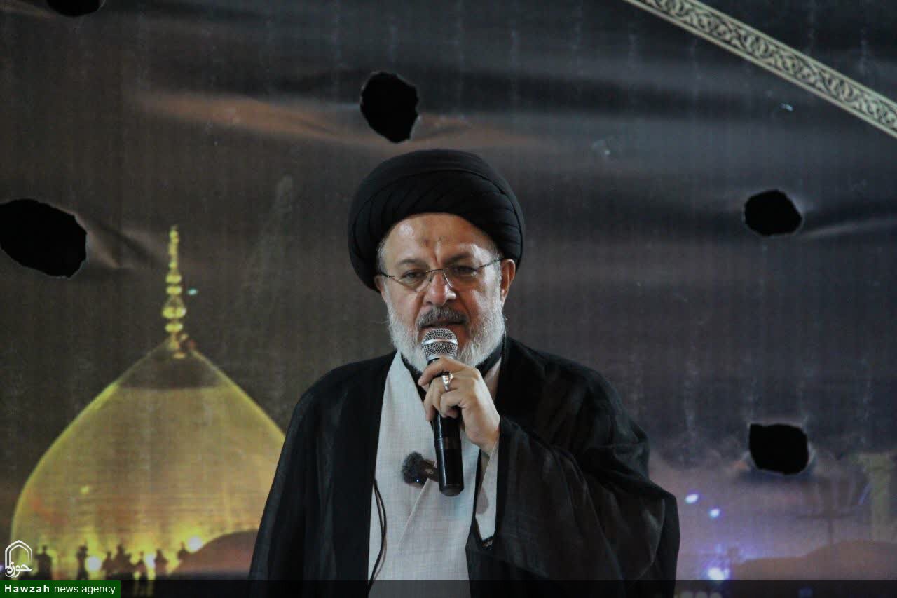 امت حاج‌قاسم در برابر استکبار می‌ایستد