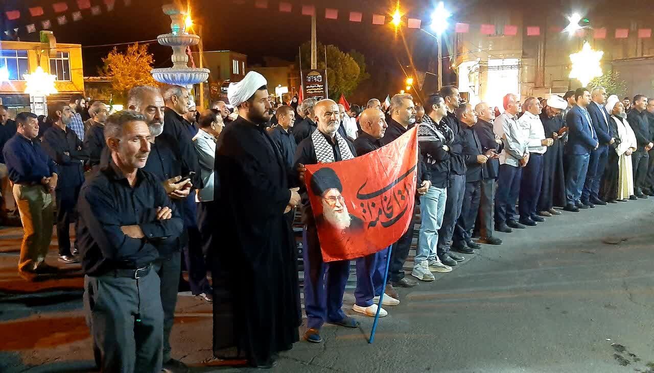 تصاویر/ تداوم تجمع شبانه مردم شاهین دژ
