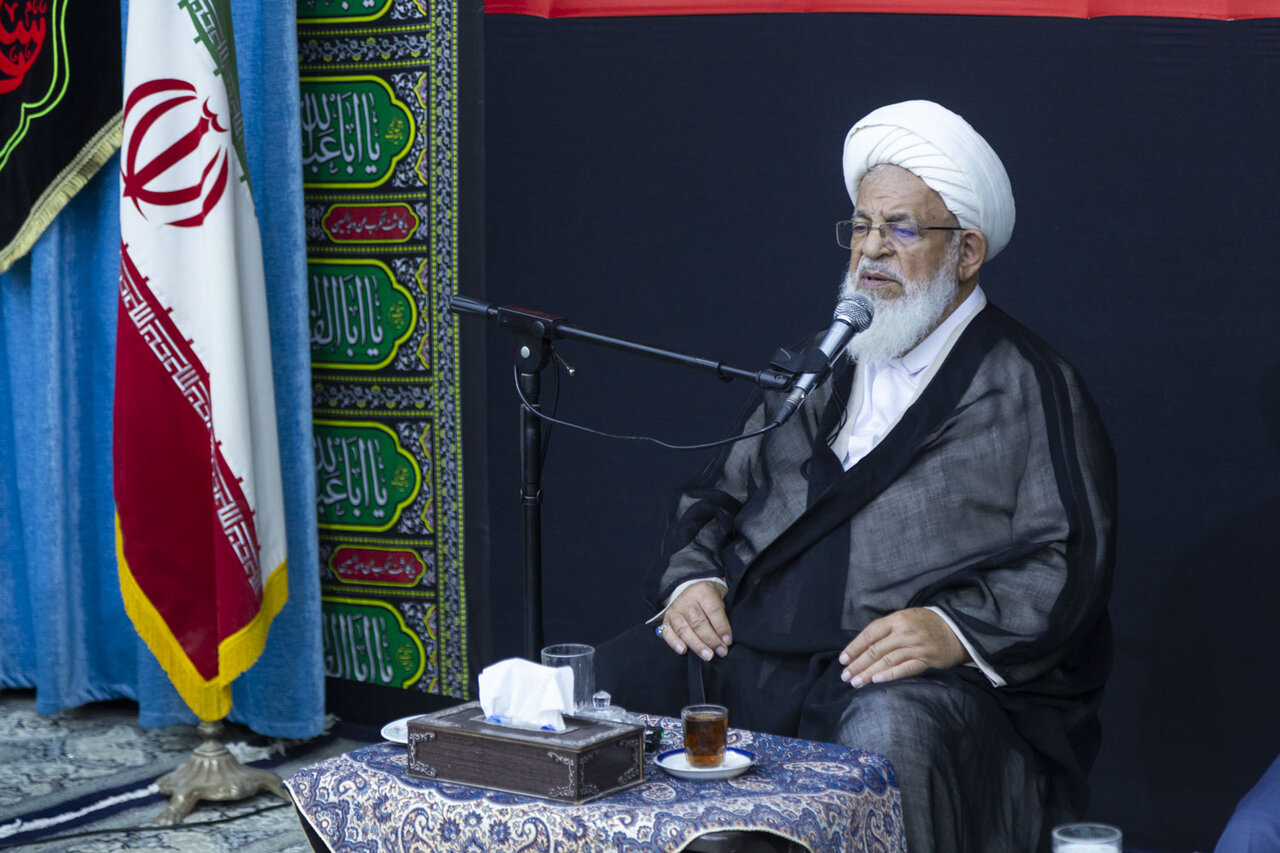 تأکید امام‌ جمعه یزد بر خدمت خالصانه به زائران اربعین حسینی