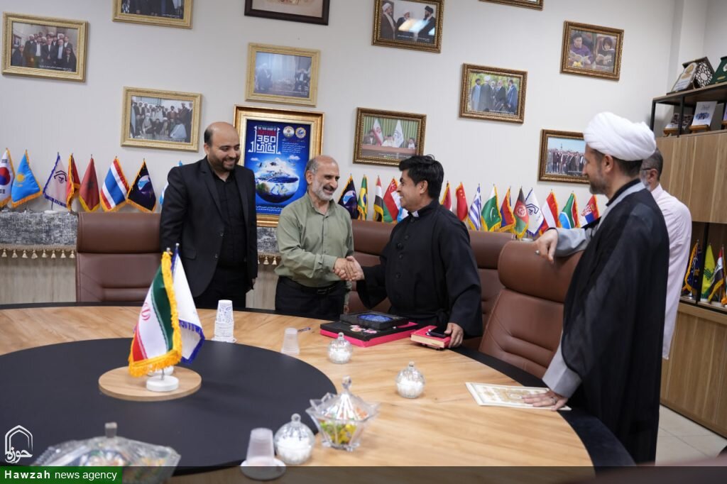 الهی‌دان برجسته کلمبیایی به جمع استادان افتخاری دانشگاه باقرالعلوم(ع) پیوست