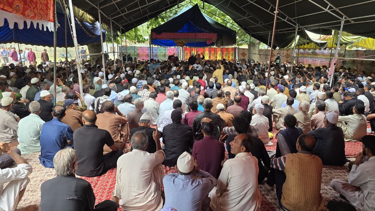 کشمیر؛ تلرزو بانڈی پورہ میں انجمنِ شرعی شیعیان کے زیرِ اہتمام مجلسِ عزاء و جلوس علم